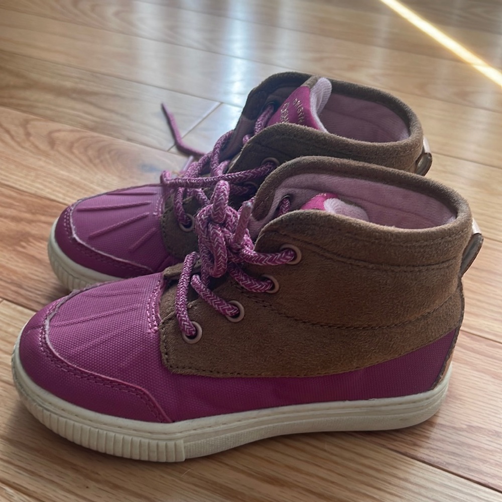 Girls size 10 water/snow boots, great condition, pretty colors